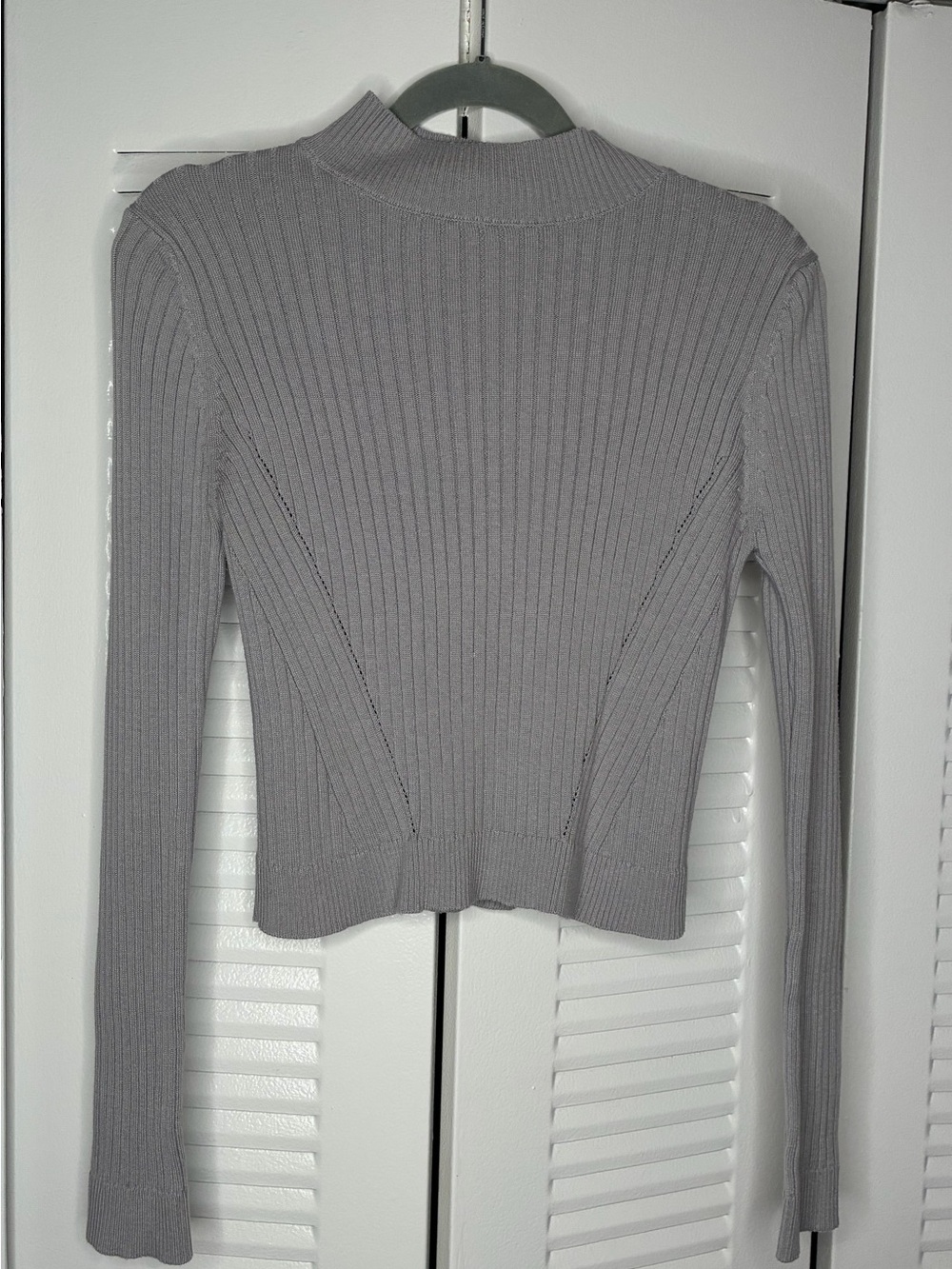 She + Sky Ribbed Mock Neck Long-Sleeve Top in Light Gray